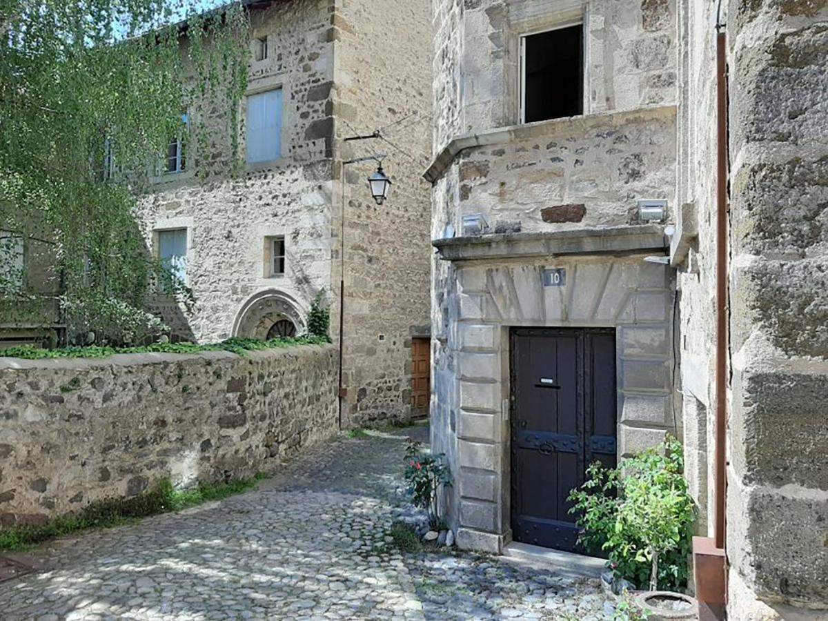 Maison Au Loup - Superbe Ancien Hotel Particulier Du Xvie Siecle Au Coeur De La Vieille Ville Du Puy Le Puy-en-Velay Экстерьер фото