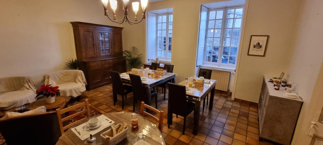 Maison Au Loup - Superbe Ancien Hotel Particulier Du Xvie Siecle Au Coeur De La Vieille Ville Du Puy Le Puy-en-Velay Экстерьер фото